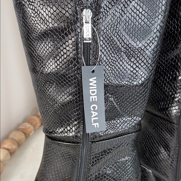 DKNY Women's Cana Block Heel Knee-High Boots Wide Calf Sz 8 - Picture 4 of 12